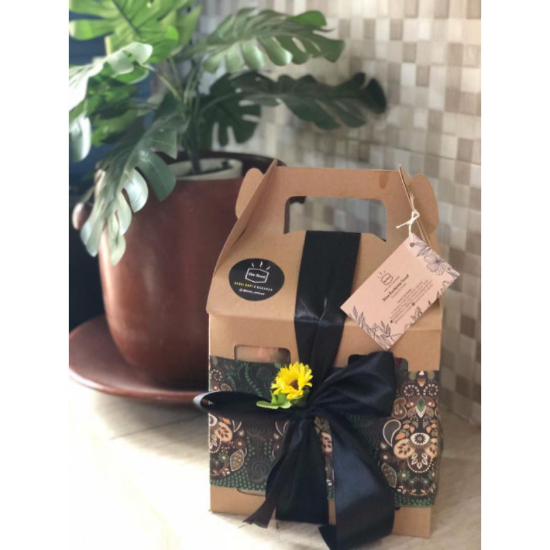

Box Bingkisan/Hampers