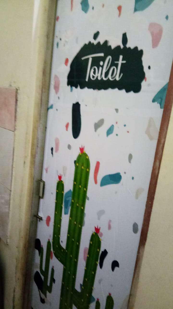 Stiker Pintu Kamar Mandi Motif Bunga A8