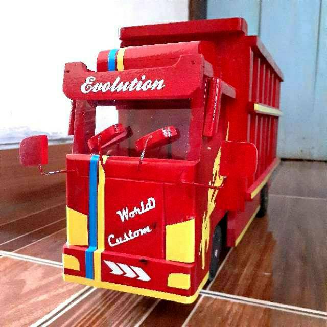 Miniatur truk warna merah evolution word costum /miniatur truk / kerajinan truk / miniatur truk kayu