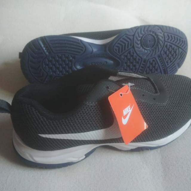 Spatu olahraga pria dan wanita nike