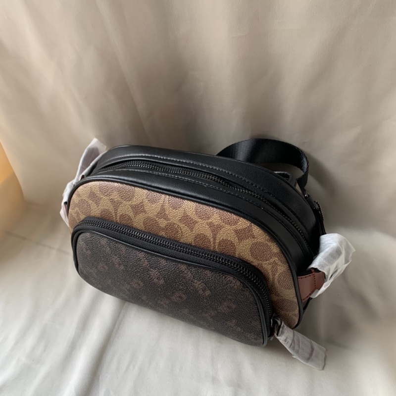 COACH HITCH BELT BAG IN SIGNATURE CANVAS WITH HORSE AND CARRIAGE PRINT