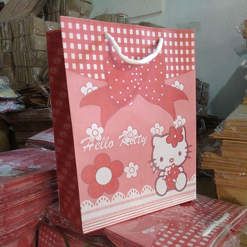 

paperbag hello Kitty besar P25xL12xT34