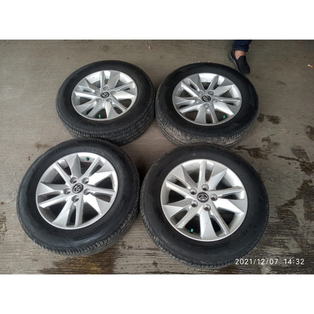 velg mobil second oem innova reborn ring 16x6,5 lubang baut 5x114 warna silver plus ban 2015 65 r16