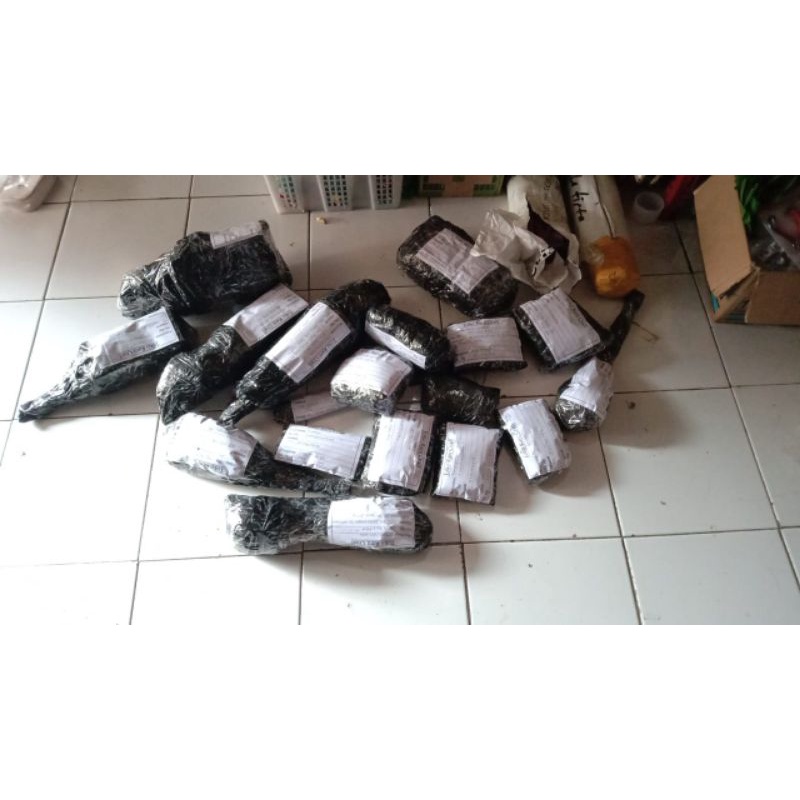Grosir daun mawar plastik/daun imitasi/daun artificial mawar/daun mawar Murah isi 6 daun.