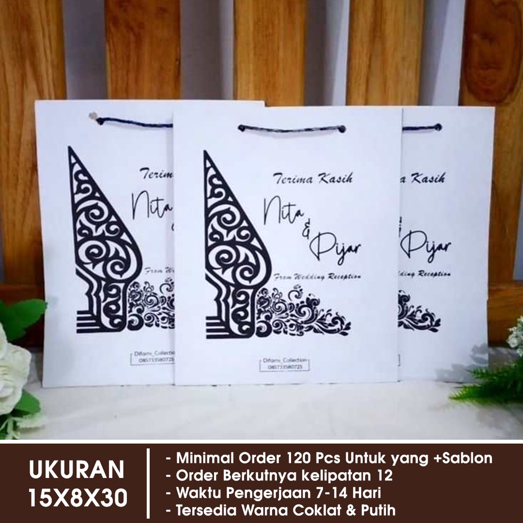 

Tas Paper Bag Keren Murah Untuk Acara Pernikahan Khitan atau Pesta Ukuran 15x8x30cm