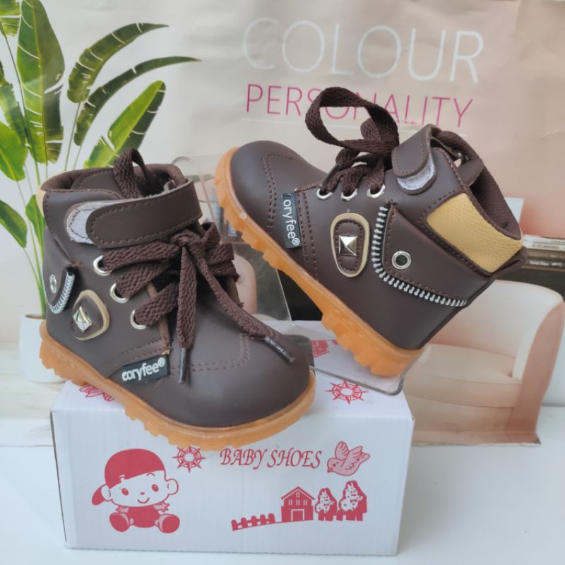 Sepatu boots anak