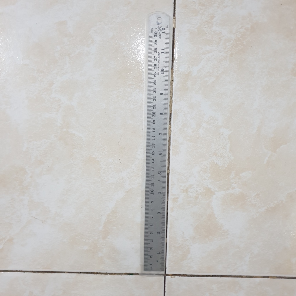 

MISTAR / PENGGARIS BESI 30 CM