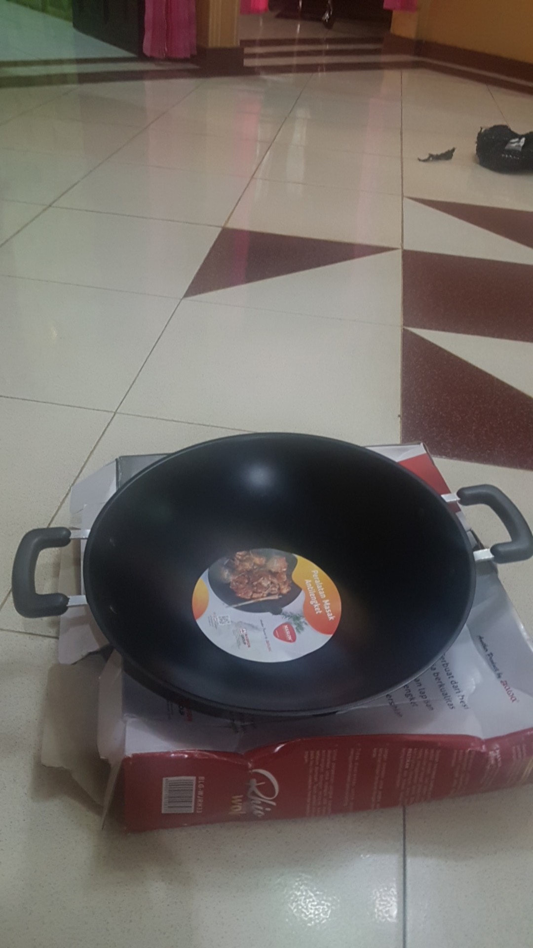 Maspion Wajan Rhio Wok 33 Cm - Wajan Besi Antilengket Ekonomis