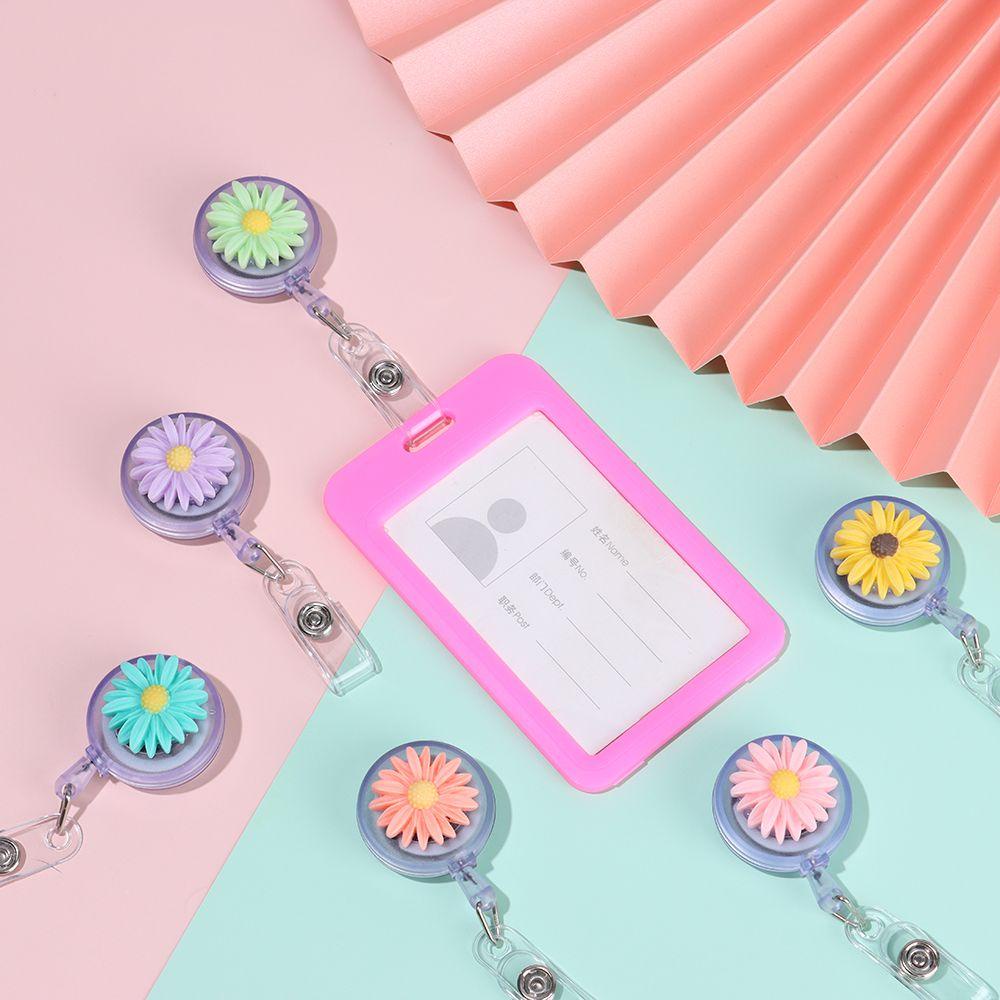 Top Badge Retractable Motif Bunga Daisy Bahan Resin Untuk Perawat