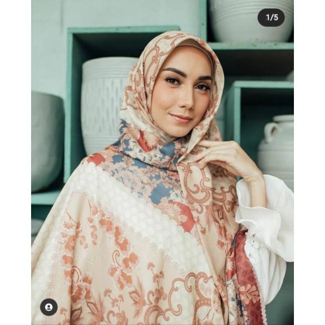 BUNAKEN SCARF WEARING KLAMBY