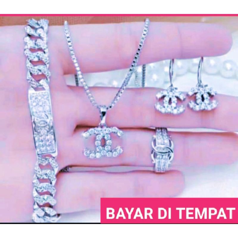 Set Perhiasan wanita dewasa dan remaja titanium motif Chenel lapis emas putih tersedia ukuran L dan 