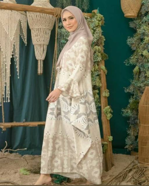 Dress Wearing Klamby Senggigi Dress Seagrass Original