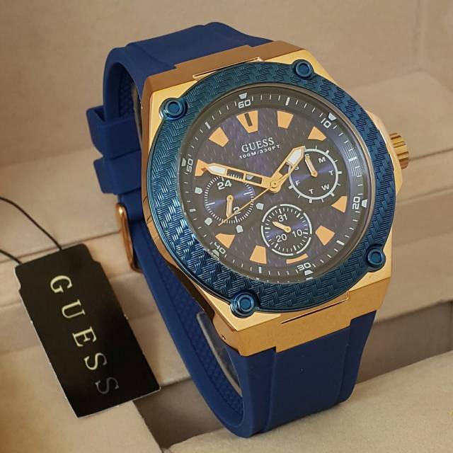 Jam Tangan Pria Guess type W1049G2 Gold