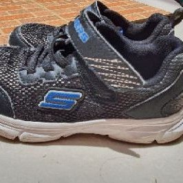 Sepatu Skechers anak laki laki (balita) like new