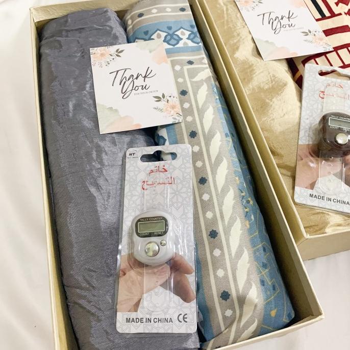 Kado Hadiah Mukena dan Sajadah Travel Polkedy