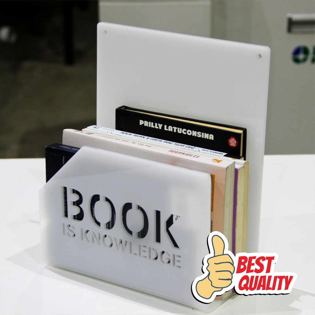 Hanging Book Display Warna Putih dan Hitam