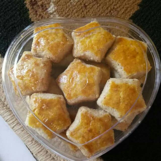 

Kue kacang gurih
