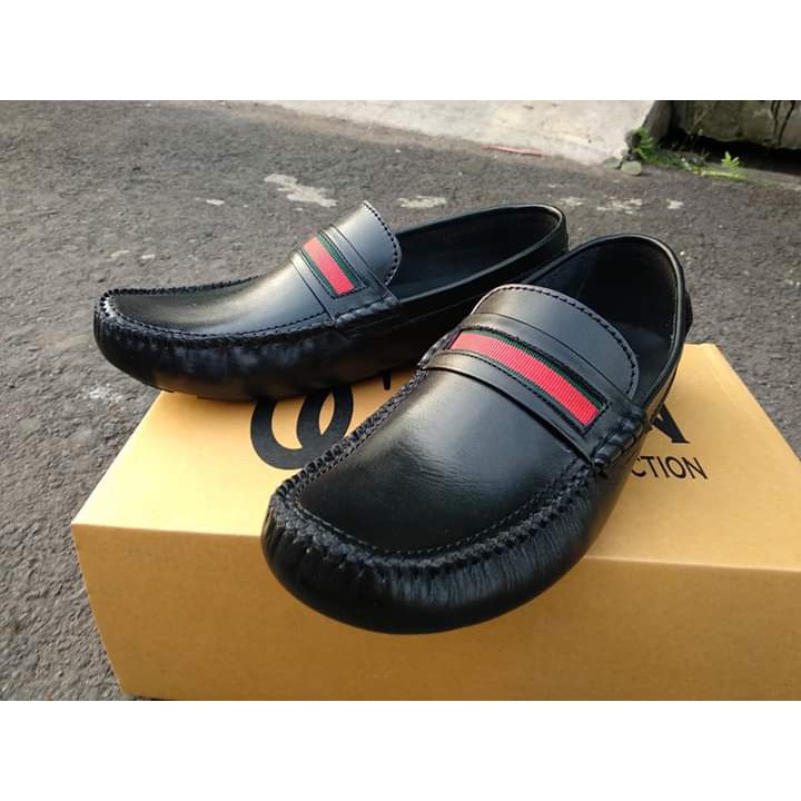 Sepatu Kasual Kulit Slip ON