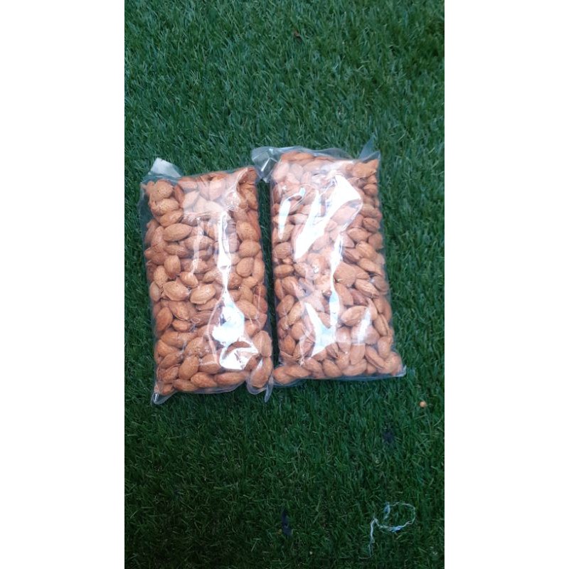 

kacang almond