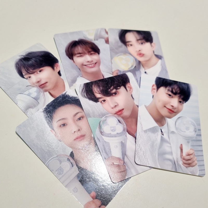 VICTON Vickeybong Lightstick Photocard.