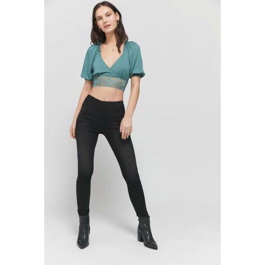 URBAN OUTFITTERS PLUNGING LACE CROP TOP