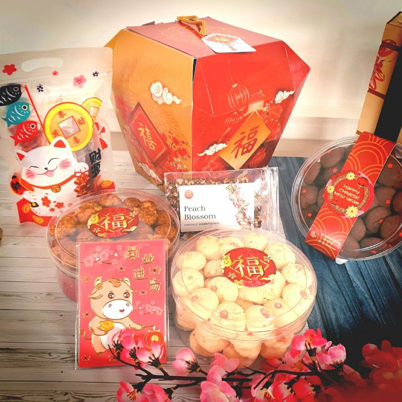 

Hampers Imlek PROSPERITY- paket komplit isi 3 x 500gr kue kering snow birdnest flowertea angpao