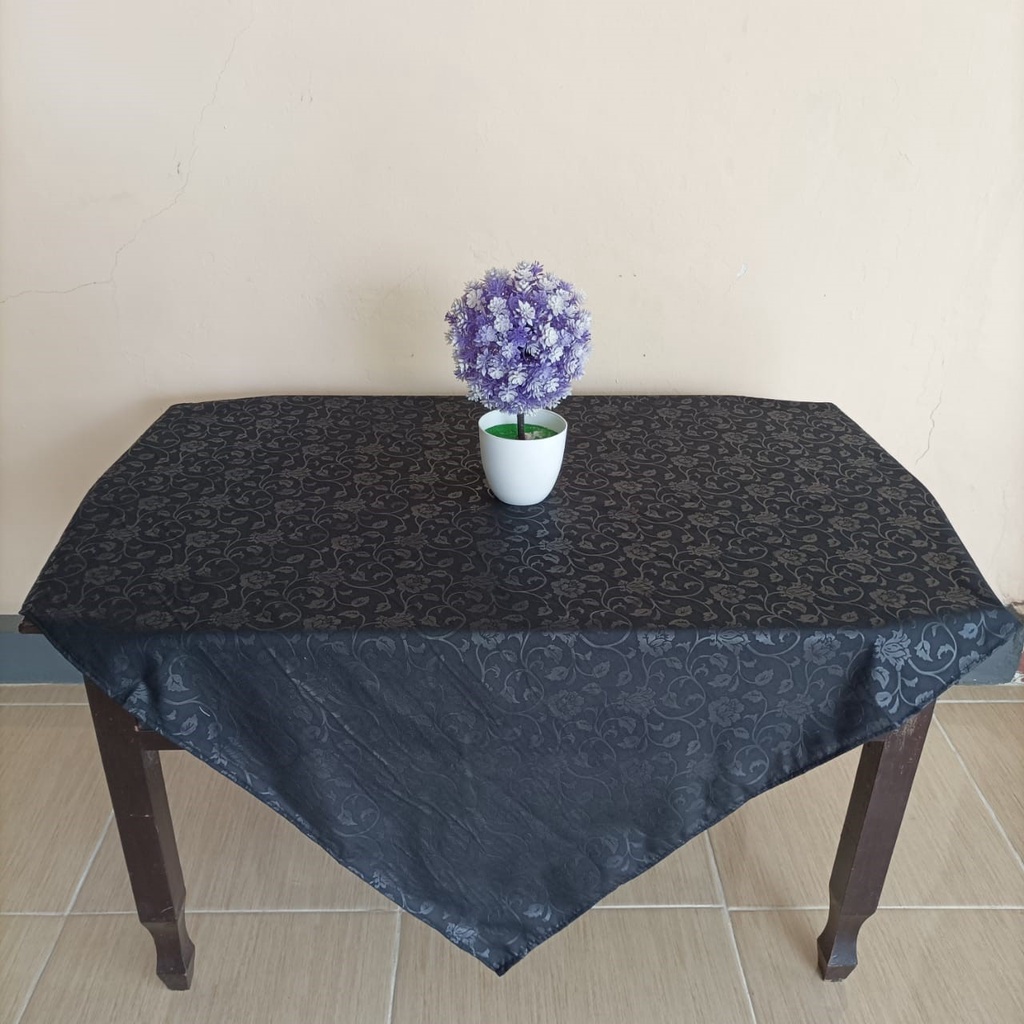 Taplak Meja Ruang Tamu Minimalis Bentuk Kotak Persegi 100x100cm Motif Polos Embos Aneka Warna