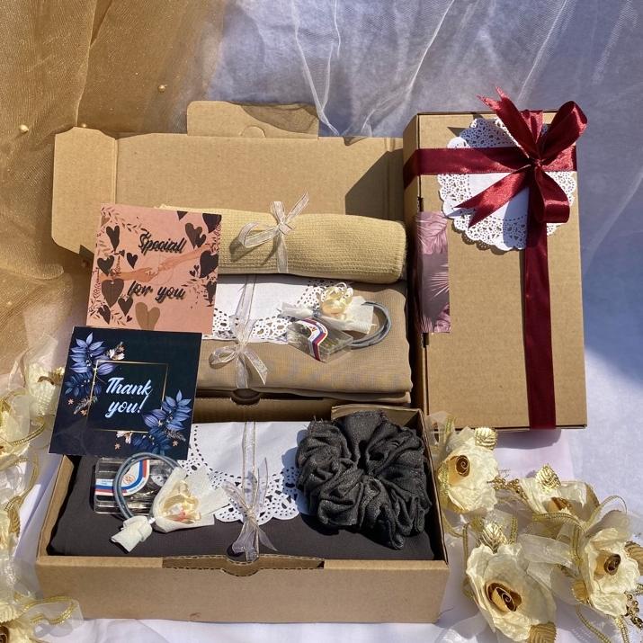 

Harga Baru✨ Hampers hijab bella square / Hampers / Gift box / Kado A #DISKON