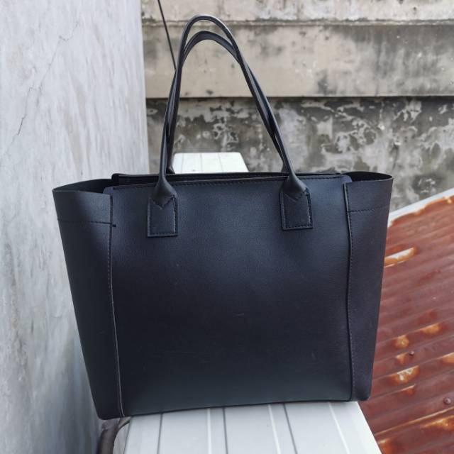 PRELOVED TAS TOTE TAS BESAR SHOULDER BAG HITAM MEREK USUPSO
