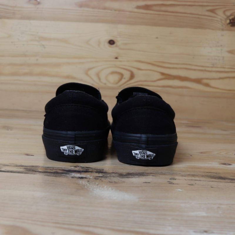 VANS SLIP ON ALL BLACK