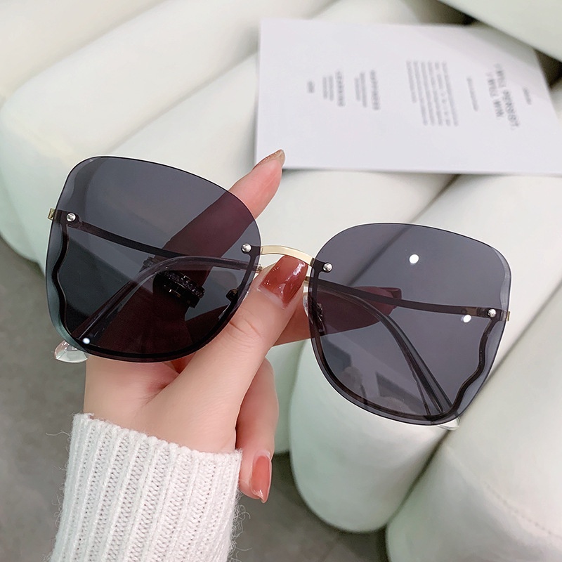 Kacamata Hitam UV400 Tanpa Bingkai Bentuk Kotak Warna Gradasi Untuk Wanita