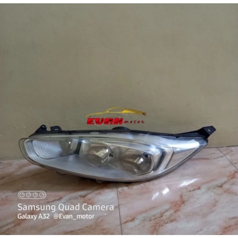 Headlamp lampu depan Ford fiesta tahun 2013 2014 2015