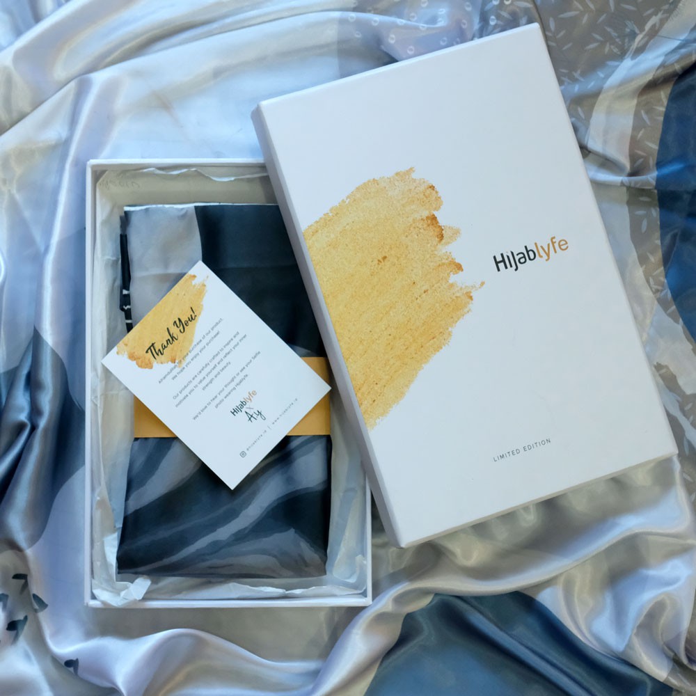 

Najma Series-Full Moon (110x110cm) Exclusive Gift Box