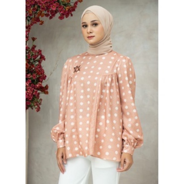 Gina Blouse Wearing Klamby