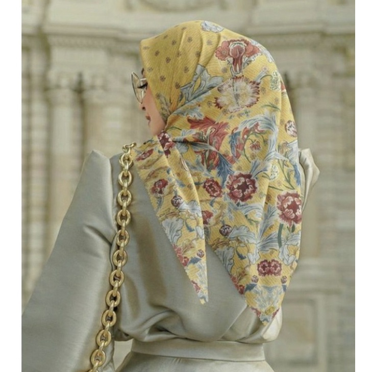 Buttonscarves series Royale warna yellow