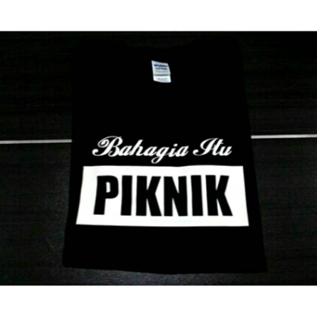 KAOS BAHAGIA ITU PIKNIK