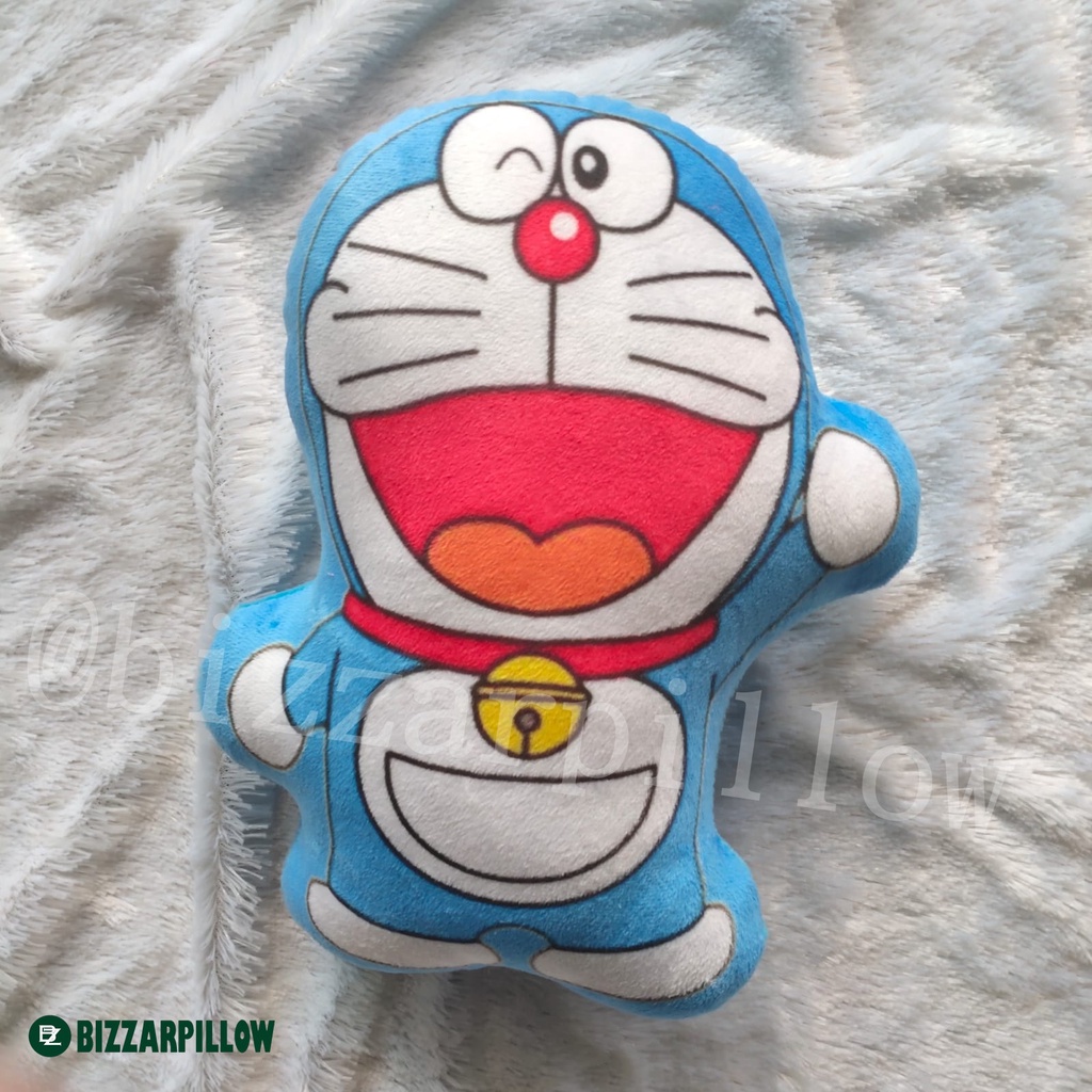 Bizzarpillow Bantal Karakter Doraemon size M BZ097