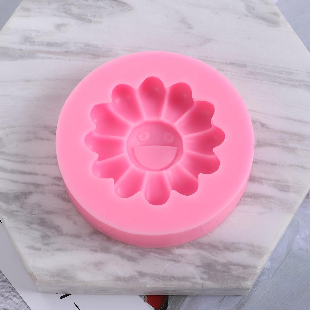 Solighter Glossy Sunflower Resin Mold Liontin Membuat Casting Mold Dengan Lubang Liontin Sun Flower Silicone Mold