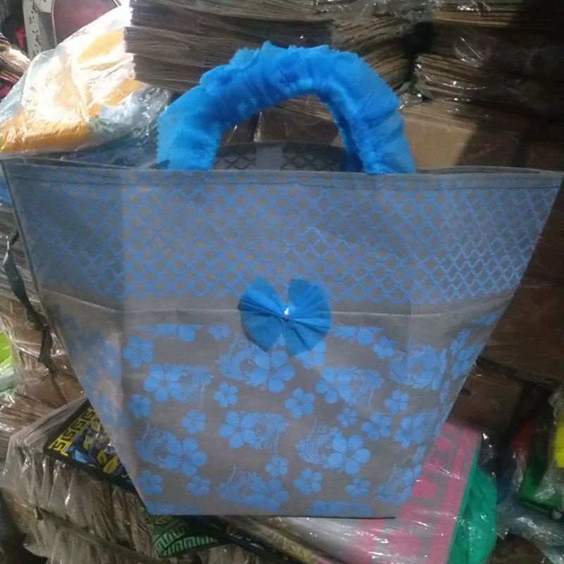 tas hajatan tebal kaku kain avalan box 22x22 harga per psc