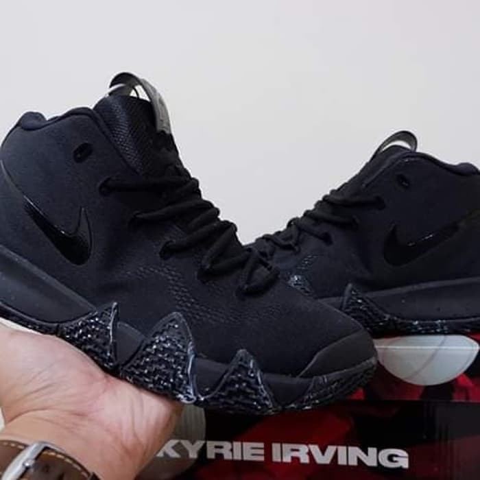 Dijual  SEPATU BASKET KYRIE 4 BLACKOUT