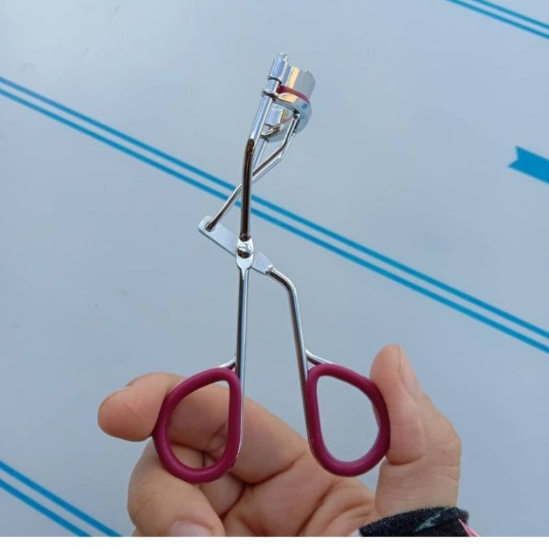 The ONE Eyelash Curler