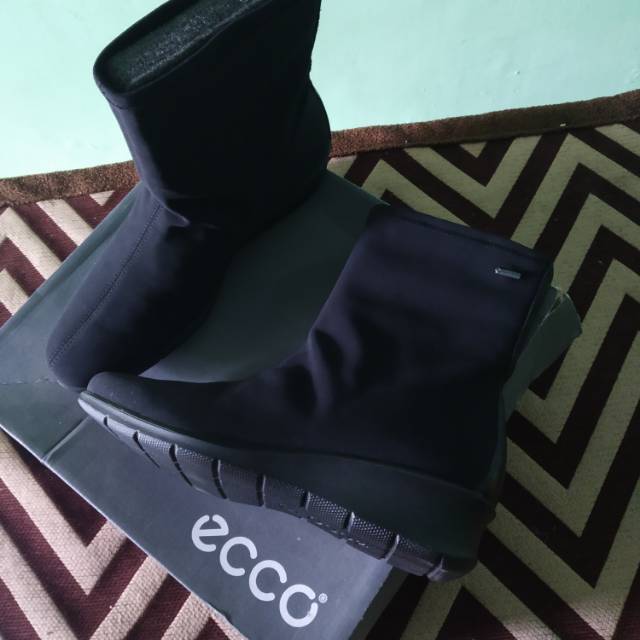 Sepatu semi boot ecco goretex