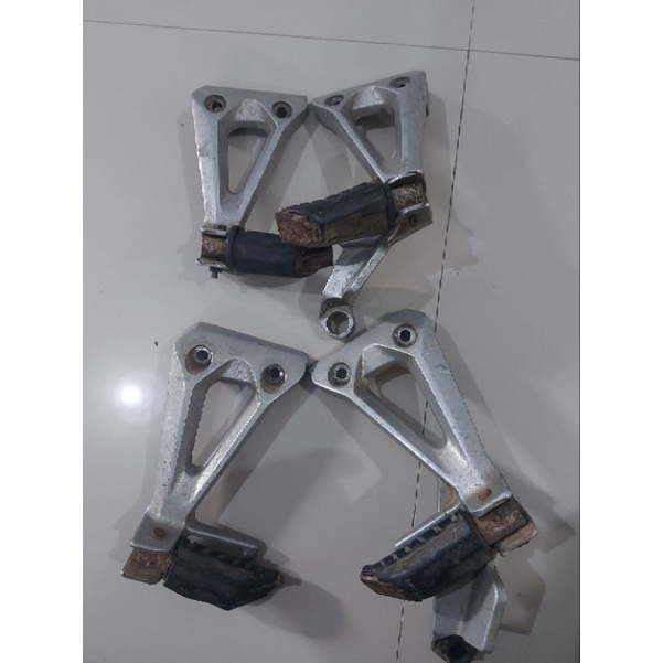 foot step belakang revo absolute