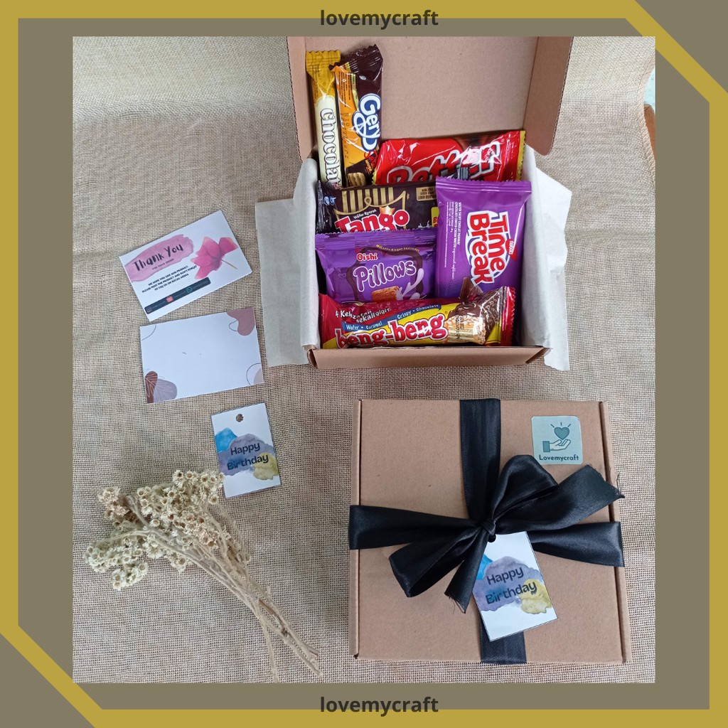 

Snack Box isi 7 pcs gift box hampers free request gretting card hadiah ulang tahun hadiah wisuda