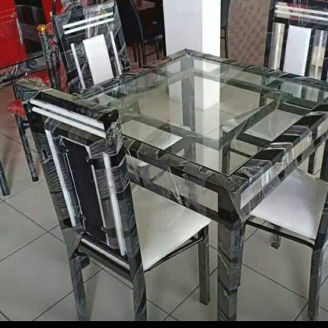 Meja Makan Kaca 4 Kursi Minimalis