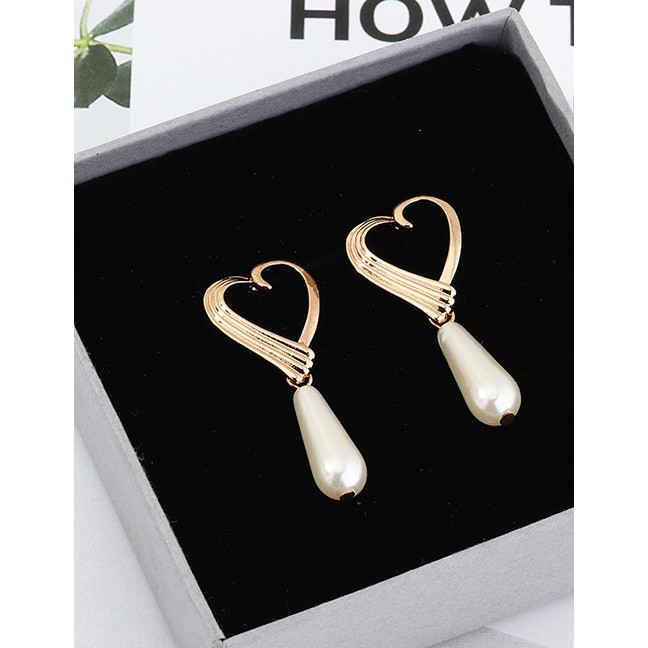 LRC Anting Tusuk Fashion Golden Alloy Hollow Heart Pearl Earrings D91975