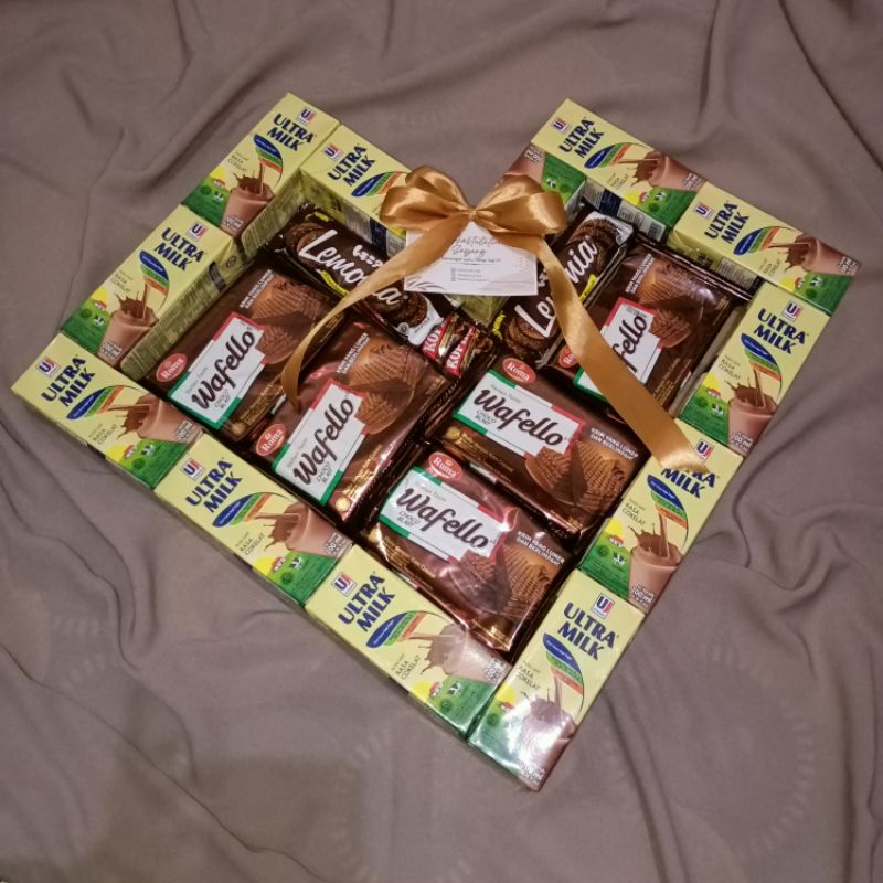 Bucket Snack Ultra Milk Love | Bucket Wisuda | Kado Ulang Tahun | Pocky Love | Kado Snack | Kado Wisuda | Hadiah Love Anniversary | Bucket Snack BENTUK Love