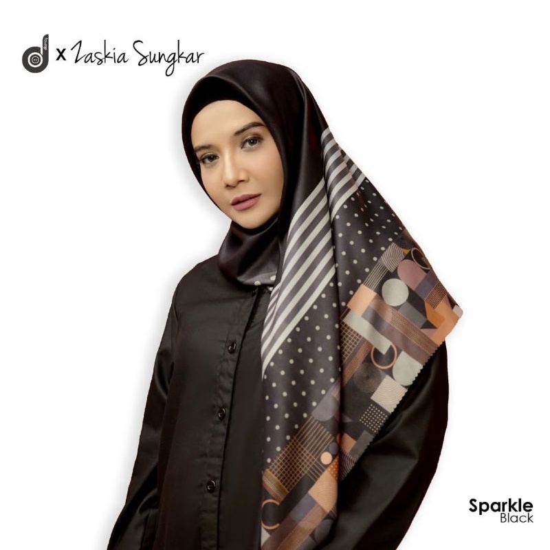 Deenay Sparkle in black X Zaskia Sungkar
