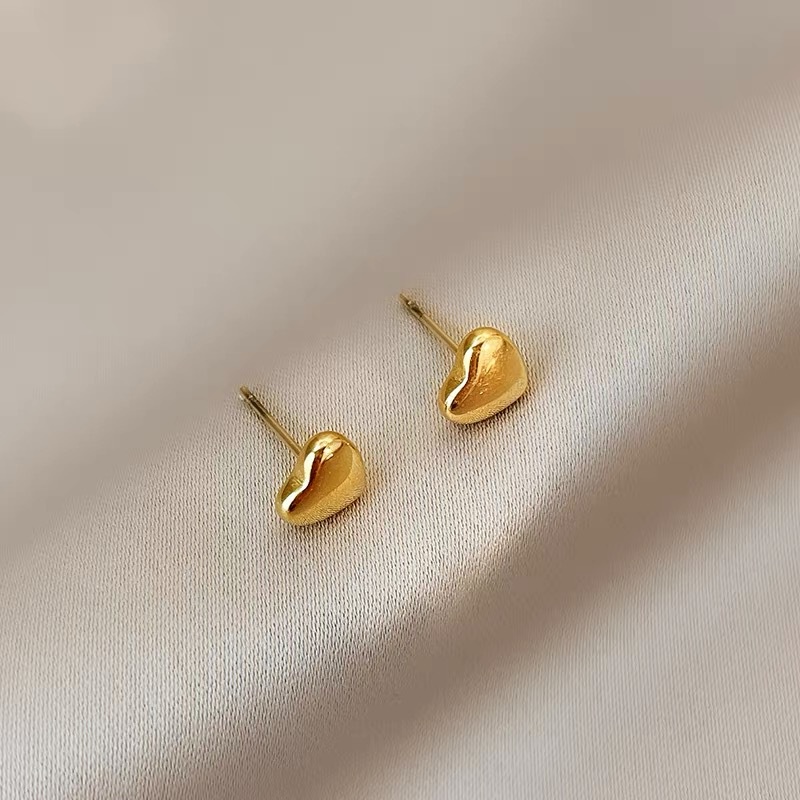 Anting Tusuk Motif Hati Kecil Ala Korea Bahan titanium steel Warna Emas Untuk Wanita