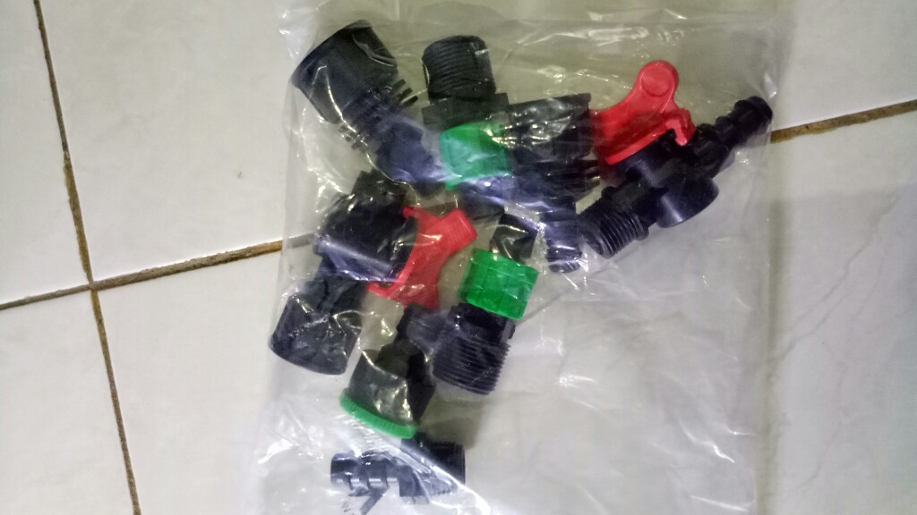 Keran Drat Dalam 1/2 Ke Selang 16 Mm Konektor Female Valve Ics018